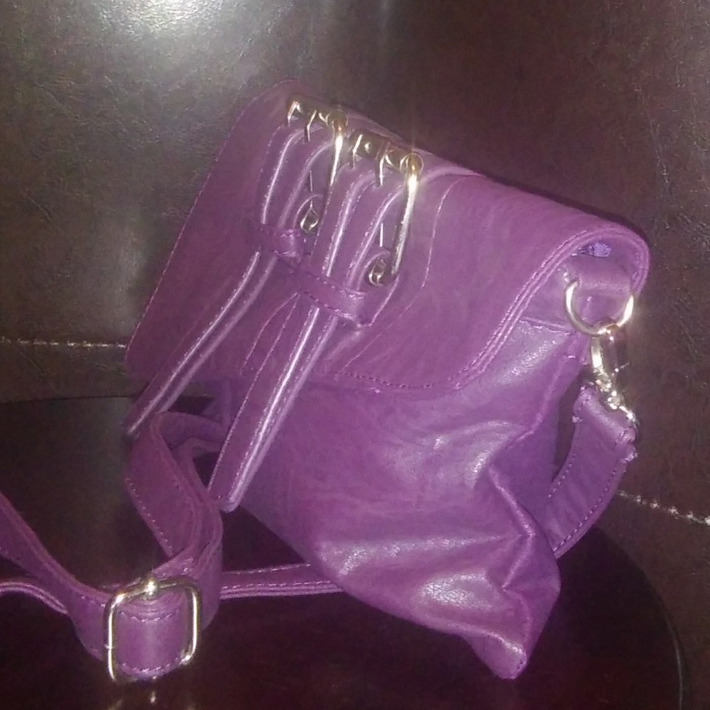 Purple RUE 21 Purse